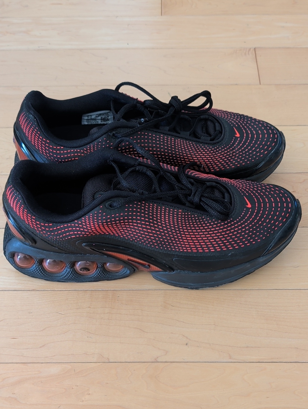 Like New Men's Nike Air Max DN - Black and Red Performance Running Shoes - M11